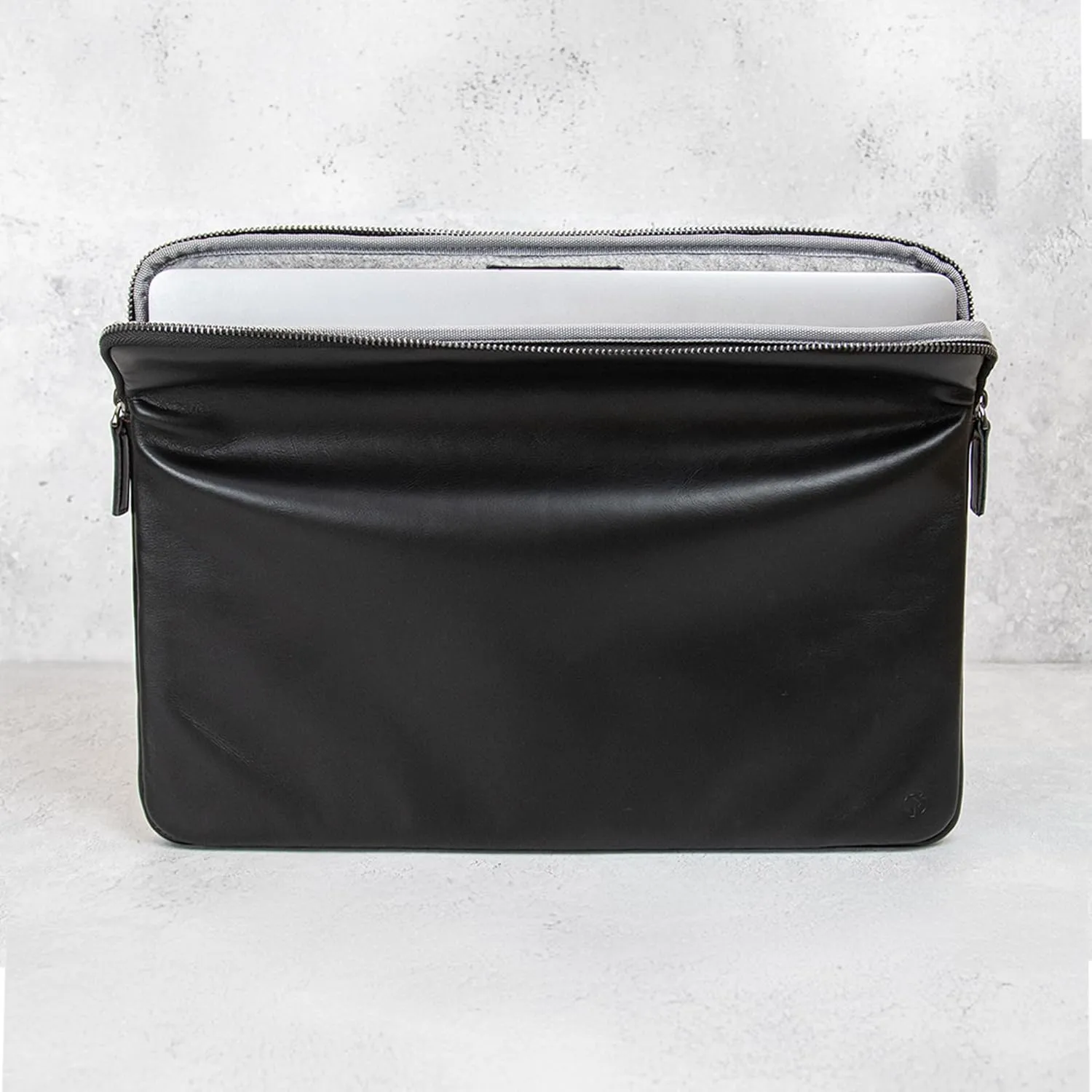 Casemade Real Leather Laptop Case/Zipped Folio Bag with Inner Pocket & Wool Lining Compatible with Apple MacBook, HP, Dell, Asus, Levovo (16 Inch - Black)