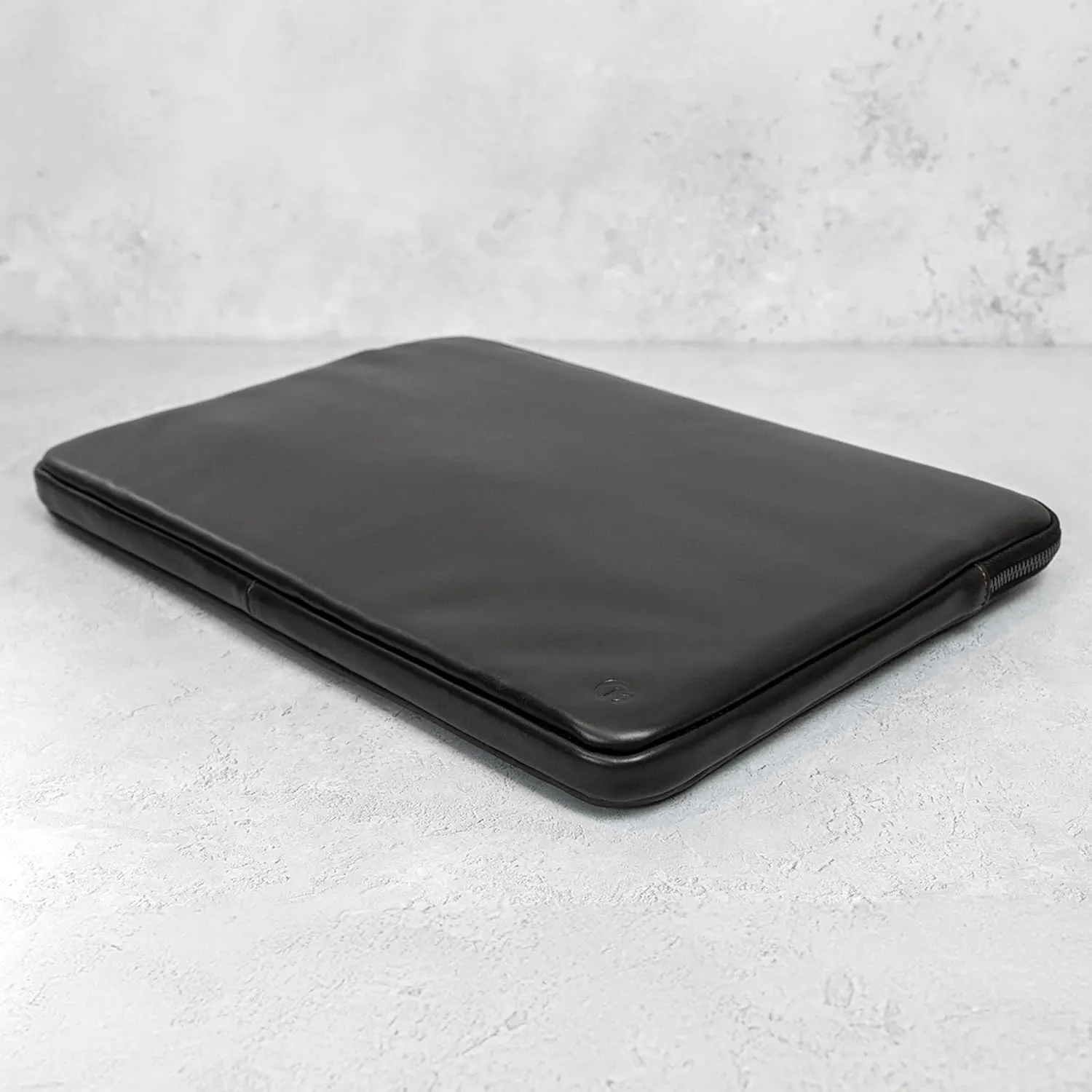 Casemade Real Leather Laptop Case/Zipped Folio Bag with Inner Pocket & Wool Lining Compatible with Apple MacBook, HP, Dell, Asus, Levovo (16 Inch - Black)