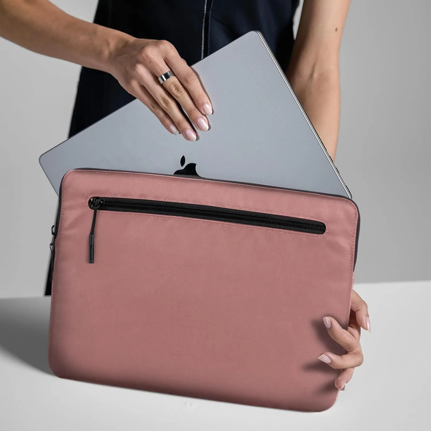 Incase Compact Laptop Sleeve with Flight Nylon MacBook/Laptop/iPad/Tablet Sleeve, and Cover, Lightweight, Weather Resistant, with Slip Pocket for Accessories (Aged Pink, 13-Inch)