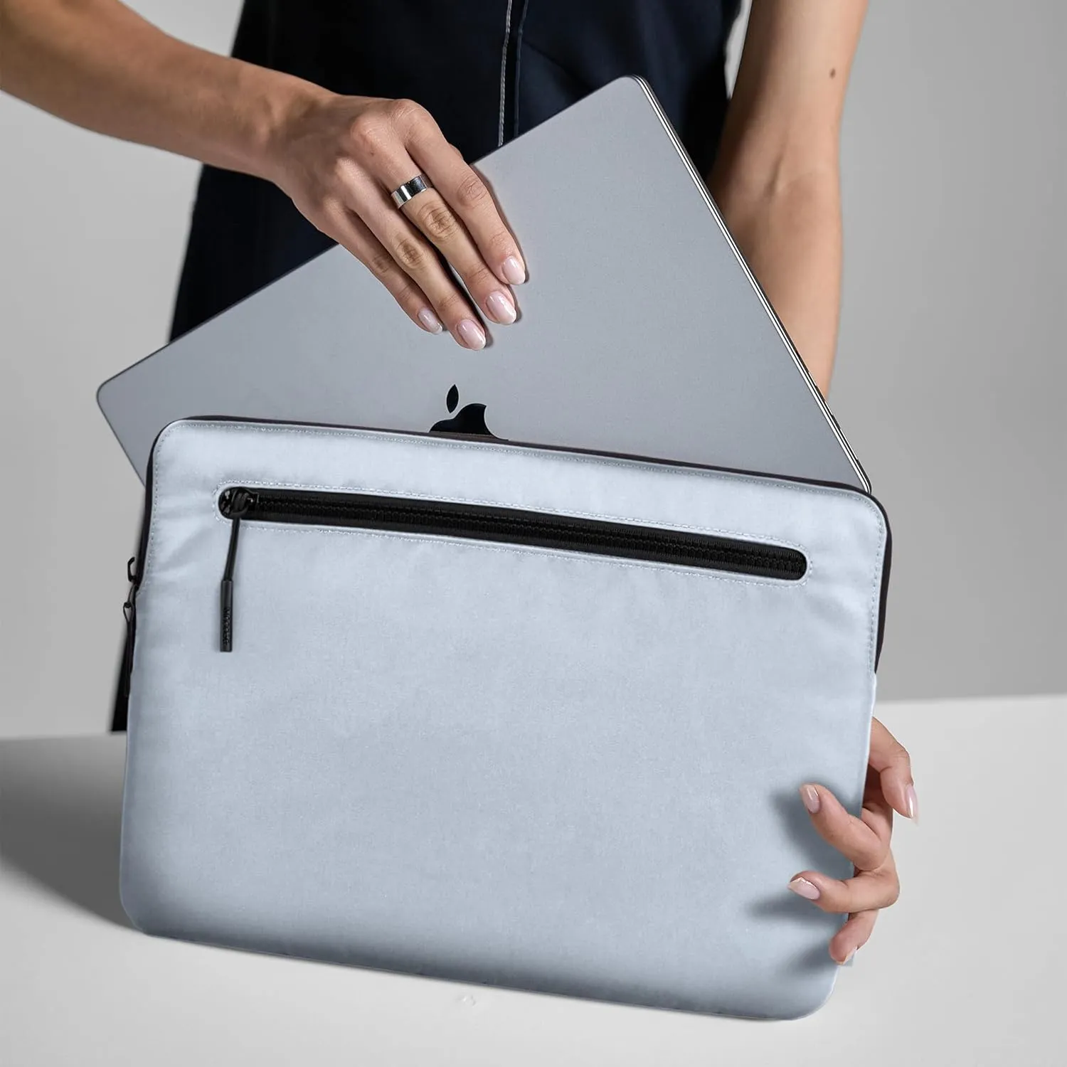 Incase Compact Laptop Sleeve with Flight Nylon MacBook/Laptop/iPad/Tablet Sleeve, and Cover, Lightweight, Weather Resistant, with Slip Pocket for Accessories (City Grey, 13-Inch)