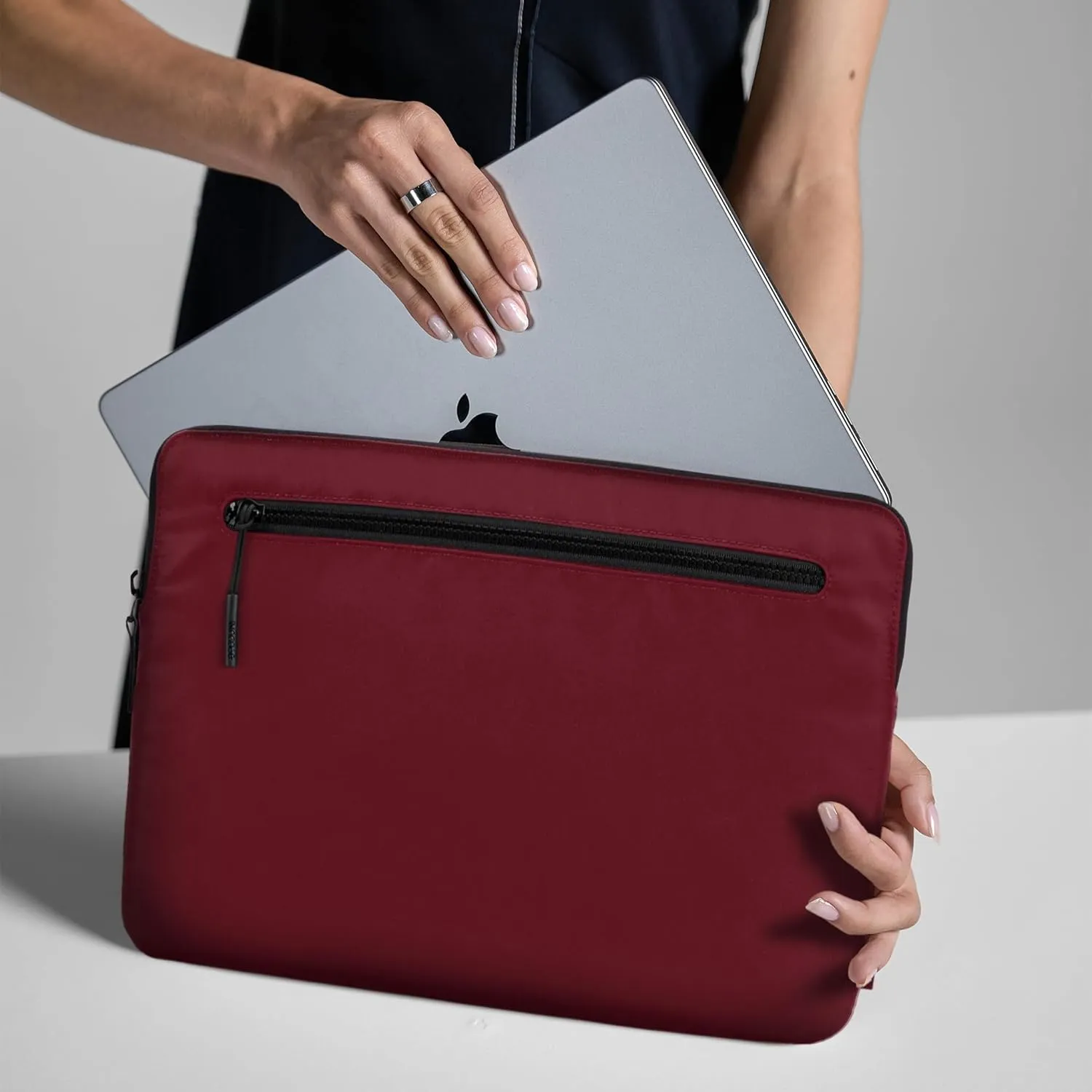 Incase Compact Laptop Sleeve with Flight Nylon MacBook/Laptop/iPad/Tablet Sleeve, and Cover, Lightweight, Weather Resistant, with Slip Pocket for Accessories (Cosmic Red, 14-Inch)