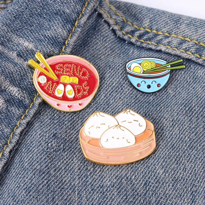 Kawaii Noodle Love 🍜✨ Enamel Pin - Cute Ramen Brooch for Backpacks & Jackets, Fun Accessory Gift for Kids & Friends! 🎁💕